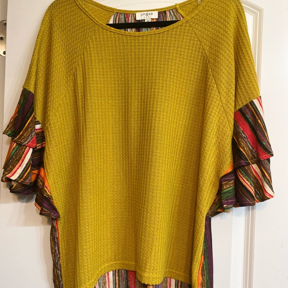 NWOT Boutique mustard long sleeved shirt with multicolored bottom trim. Sz M.